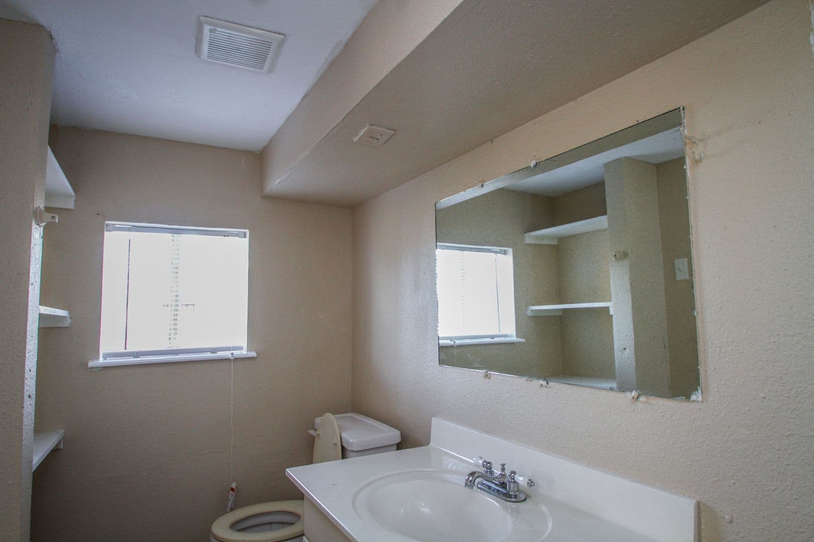 San Antonio Apartment: 924 Saint James