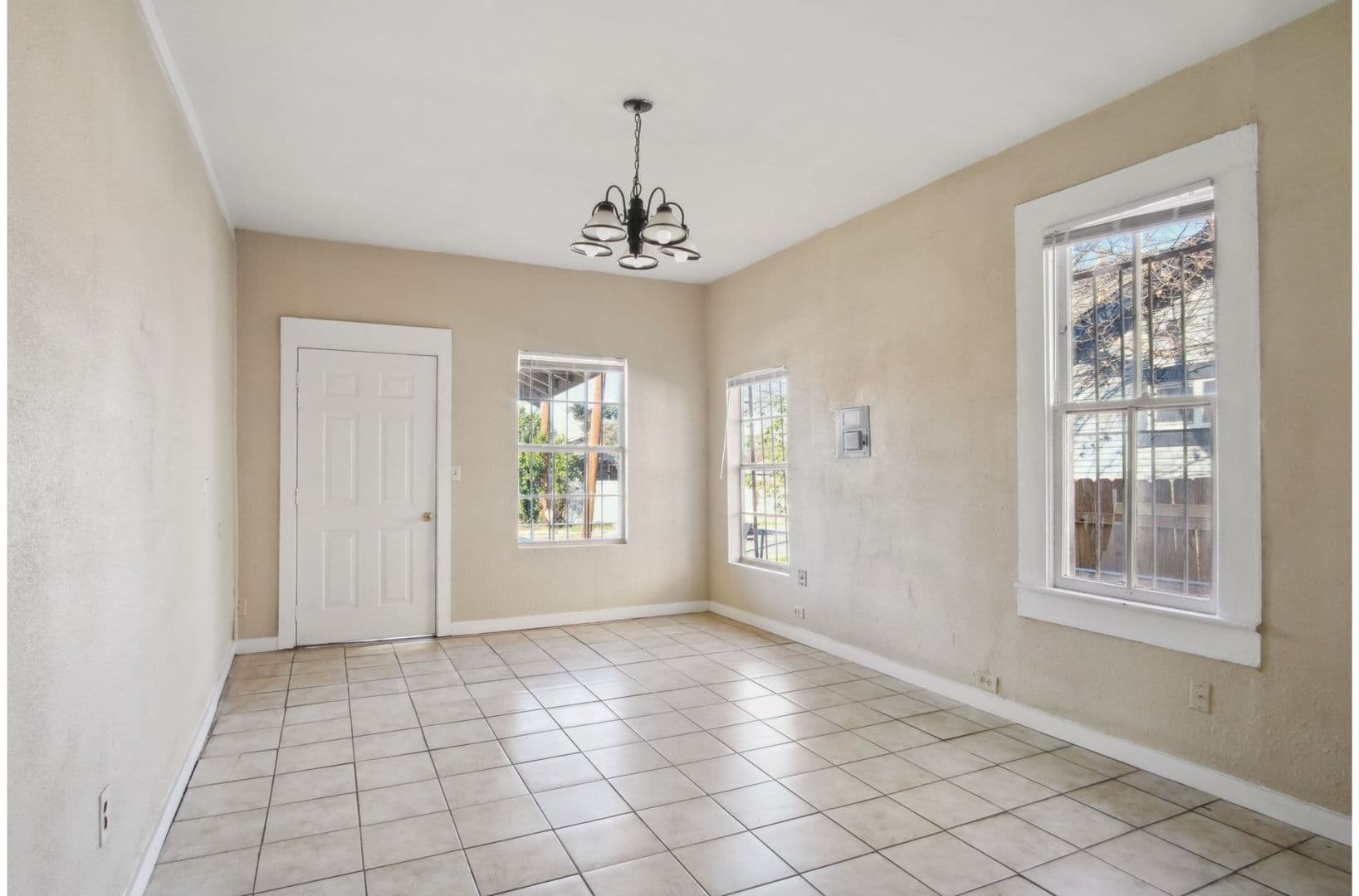 San Antonio House: 1518 Burnet St