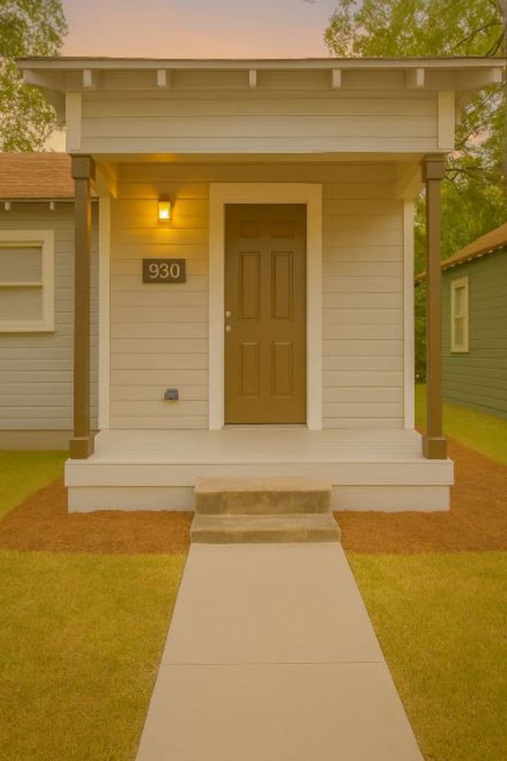 San Antonio Apartment: 930 Poinsettia