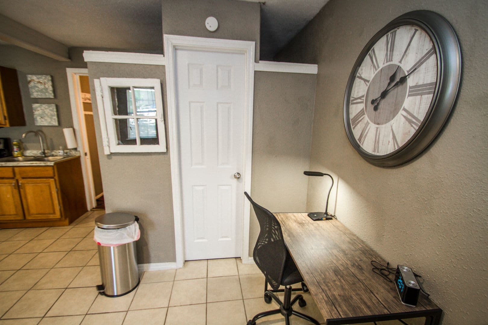 San Anton Apartment: 1214 Florida St