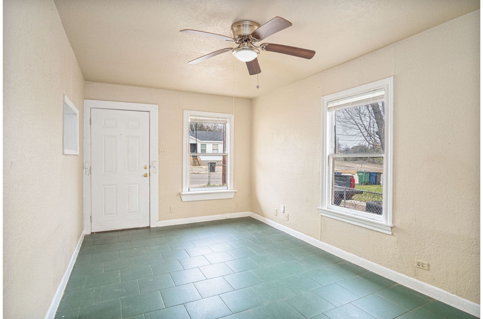 San Antonio Apartment: 928 Poinsettia