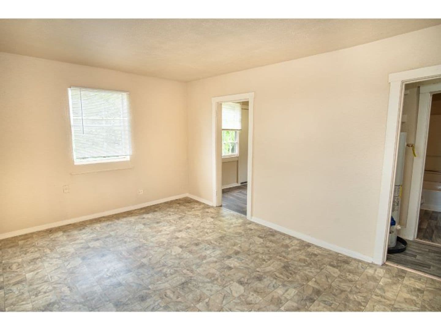 San Antonio House: 512 Bee St