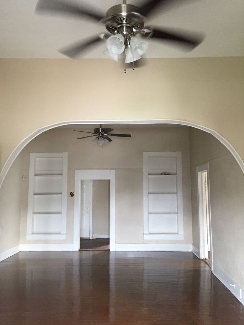 San Antonio House: 1018 Olive St