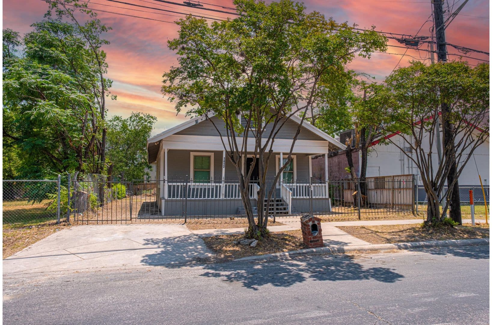 San Antonio House: 1412 Hays St
