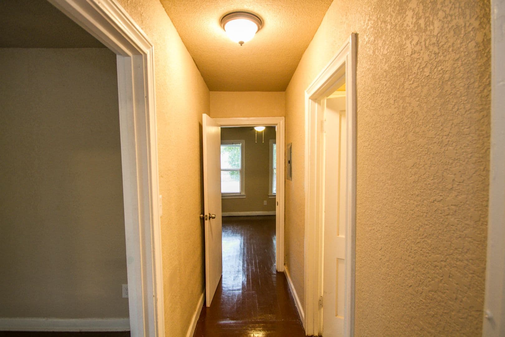 San Antonio Apartment: 930 Poinsettia
