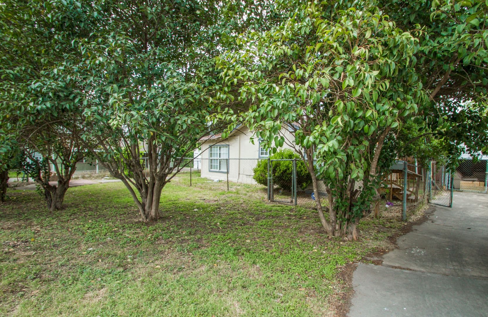 San Antonio House: 131 E Drexel