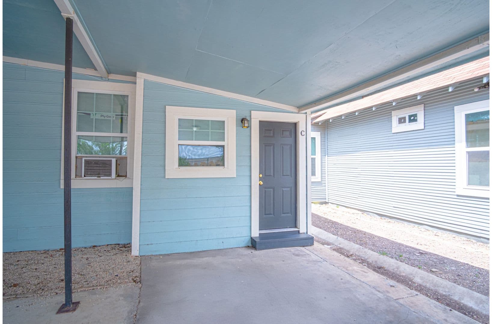 San Antonio Apartment: 121 Douglas Way Street,