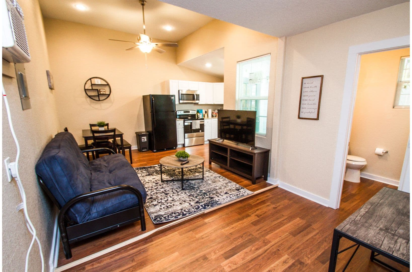 San Antonio Apartment: 121 Douglas Way Street,