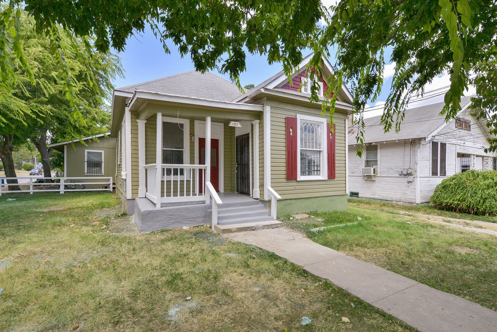 San Antonio House: 103 Saint John