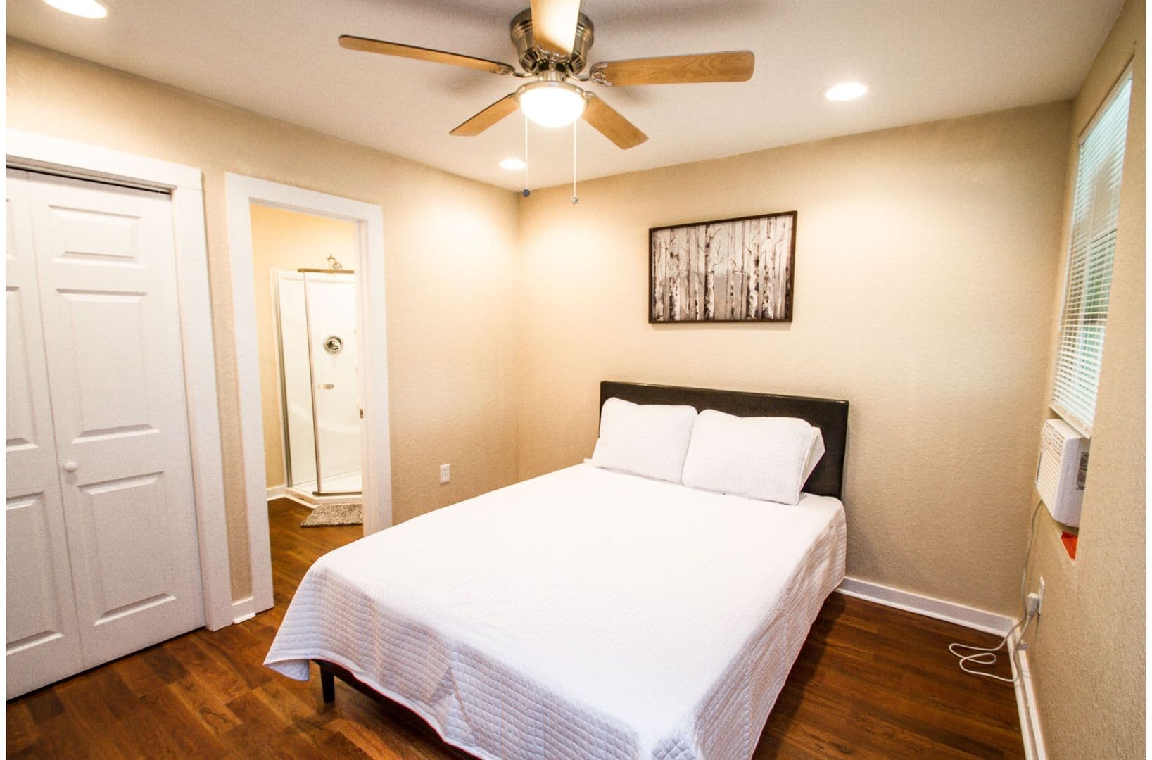 San Antonio Apartment: 121 Douglas Way Street,