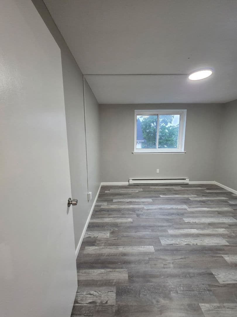 HARTFORD Apartment: 813 MAPLE AVE