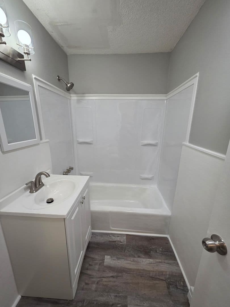HARTFORD Apartment: 813 MAPLE AVE