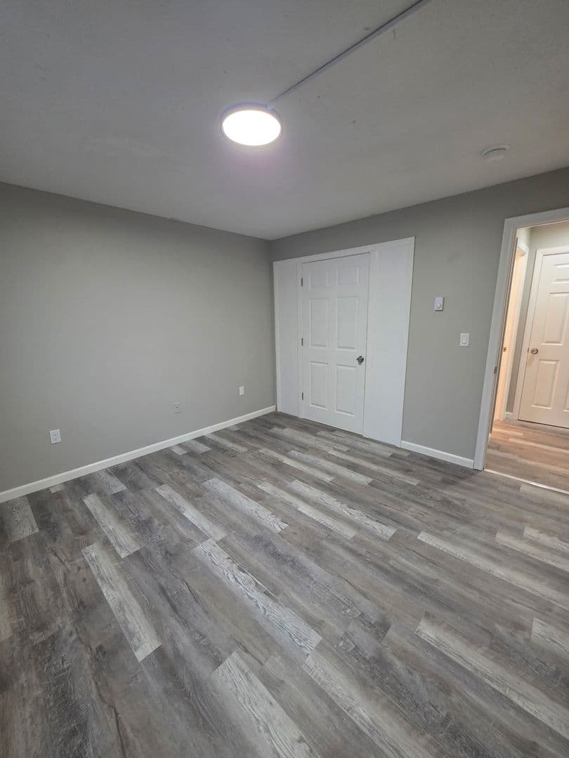 HARTFORD Apartment: 813 MAPLE AVE