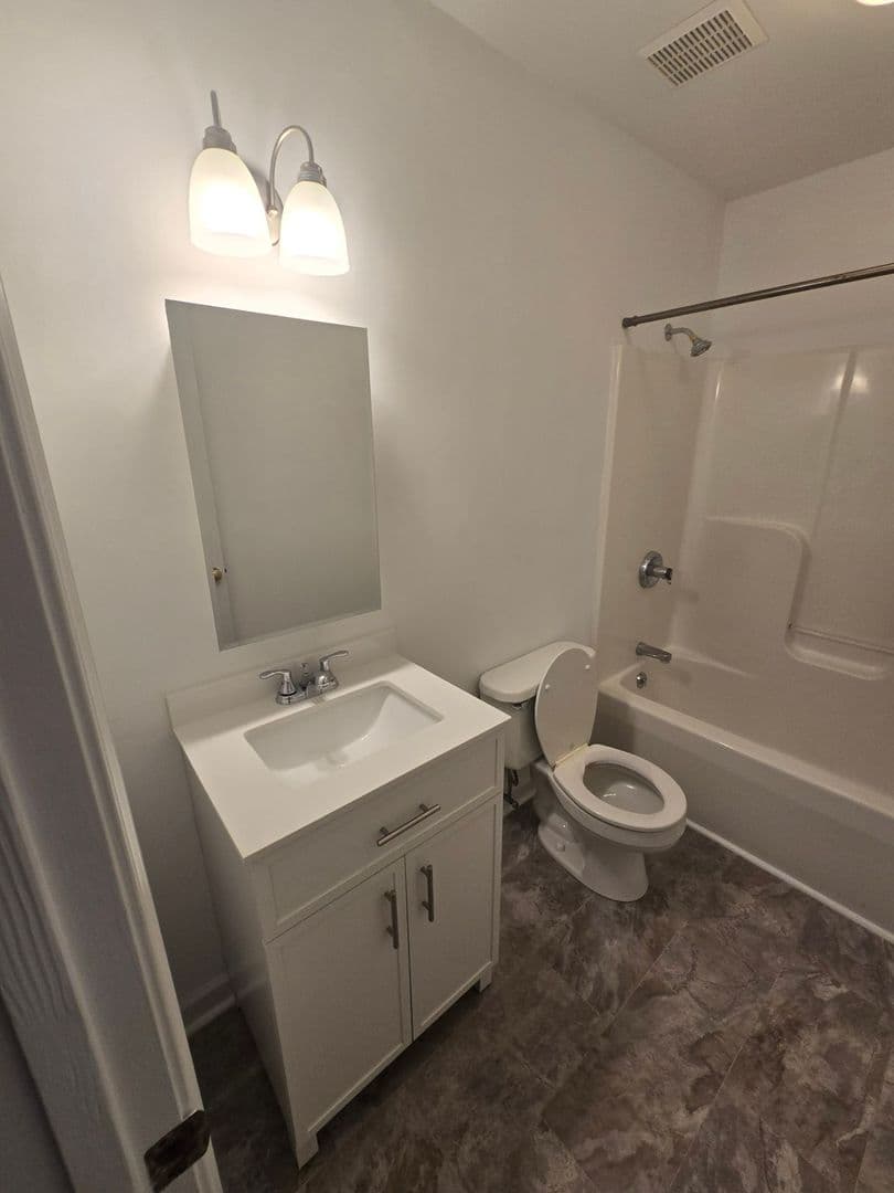 Colonial Heights House: 312  Shade Tree Drive