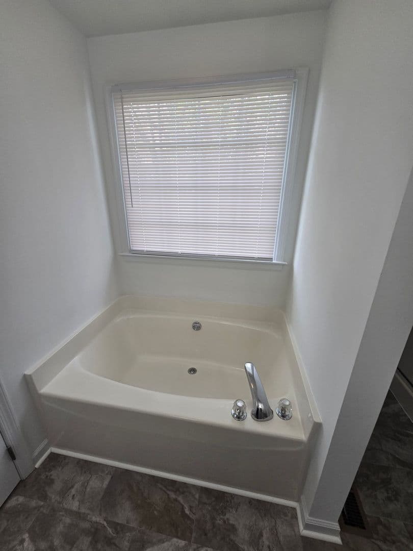 Colonial Heights House: 312  Shade Tree Drive