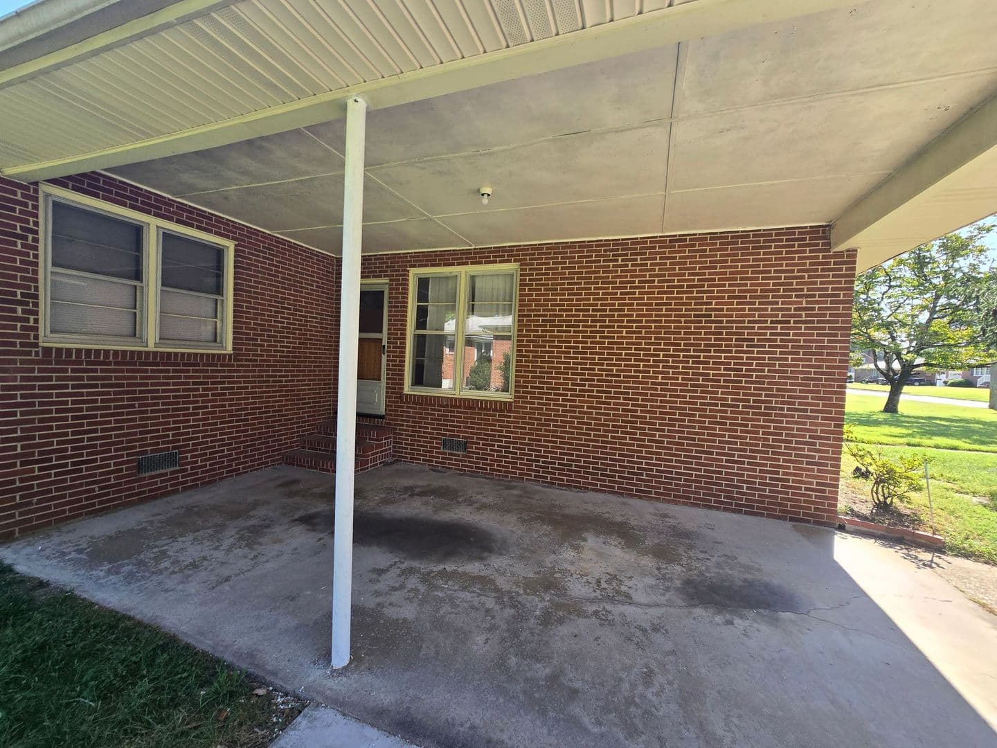 Colonial Heights House: 1210 Oakwood Dr.
