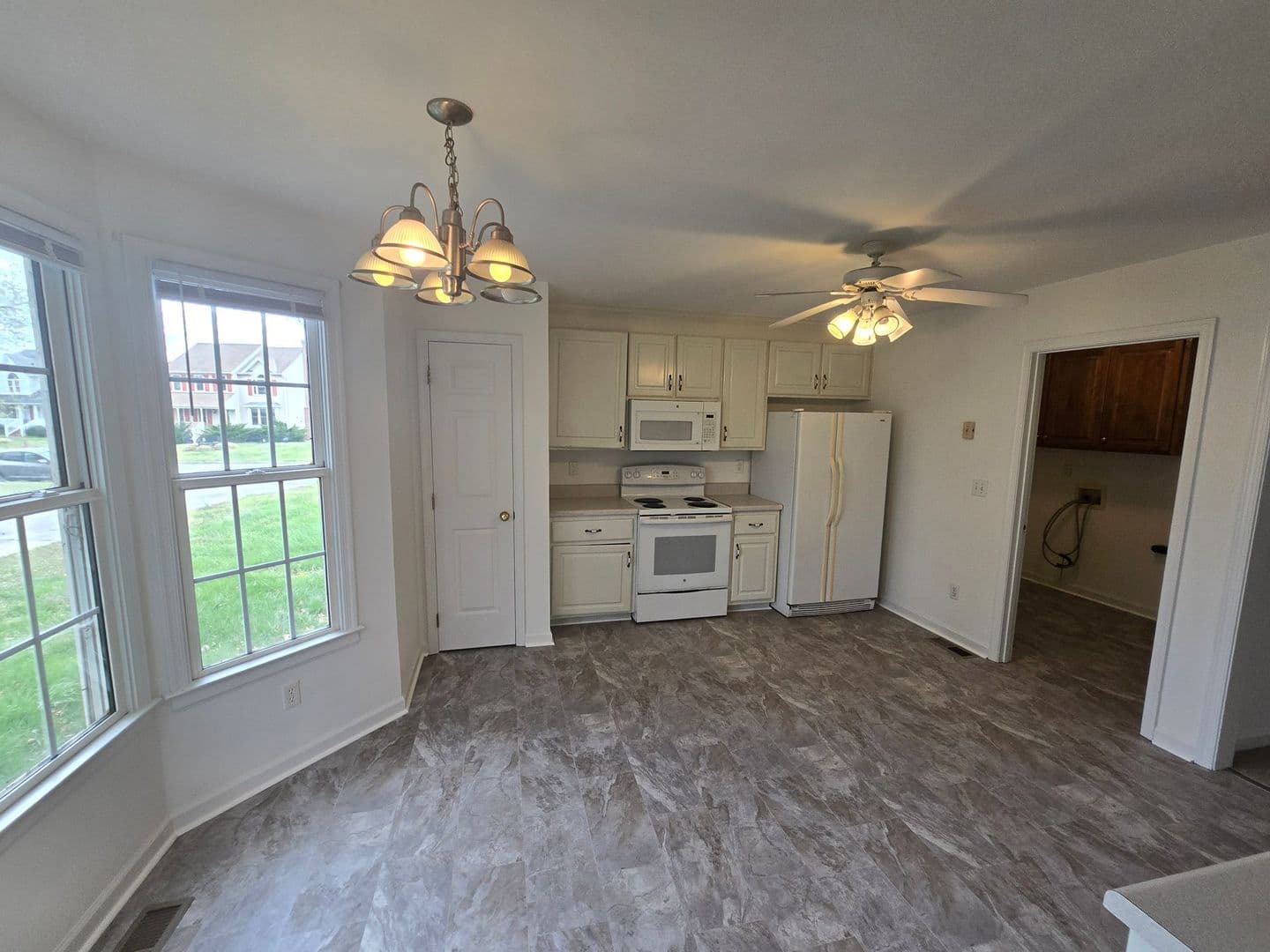 Colonial Heights House: 312  Shade Tree Drive