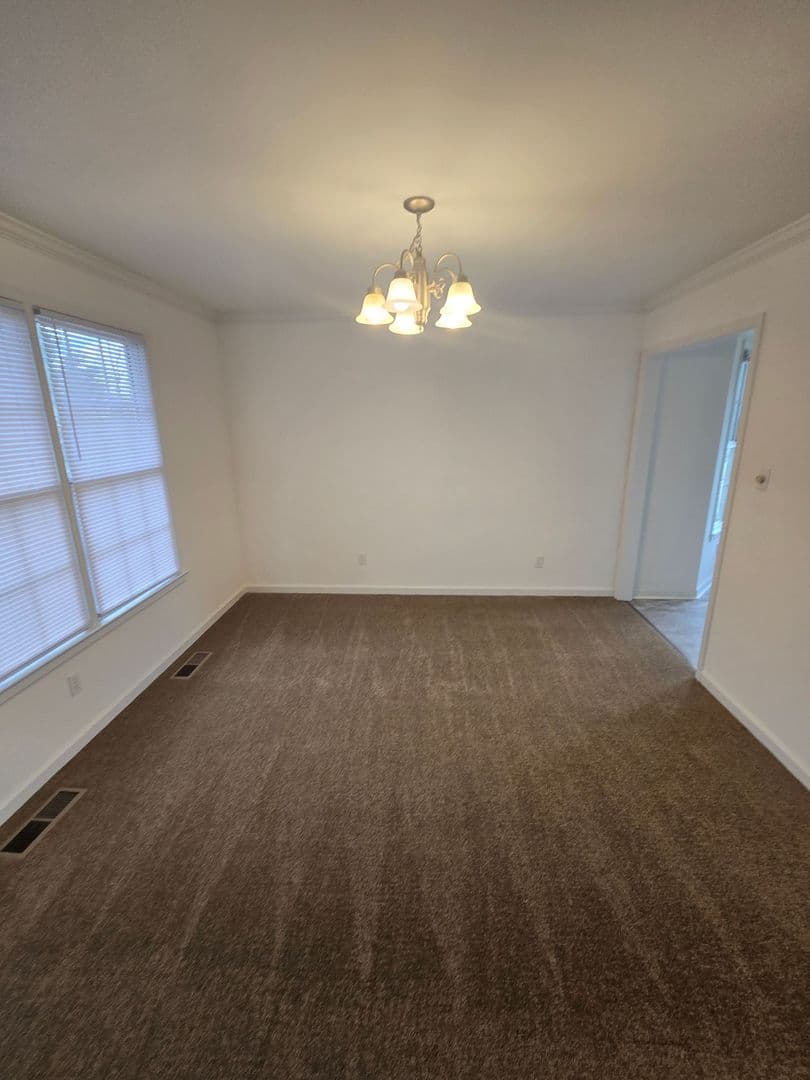 Colonial Heights House: 312  Shade Tree Drive