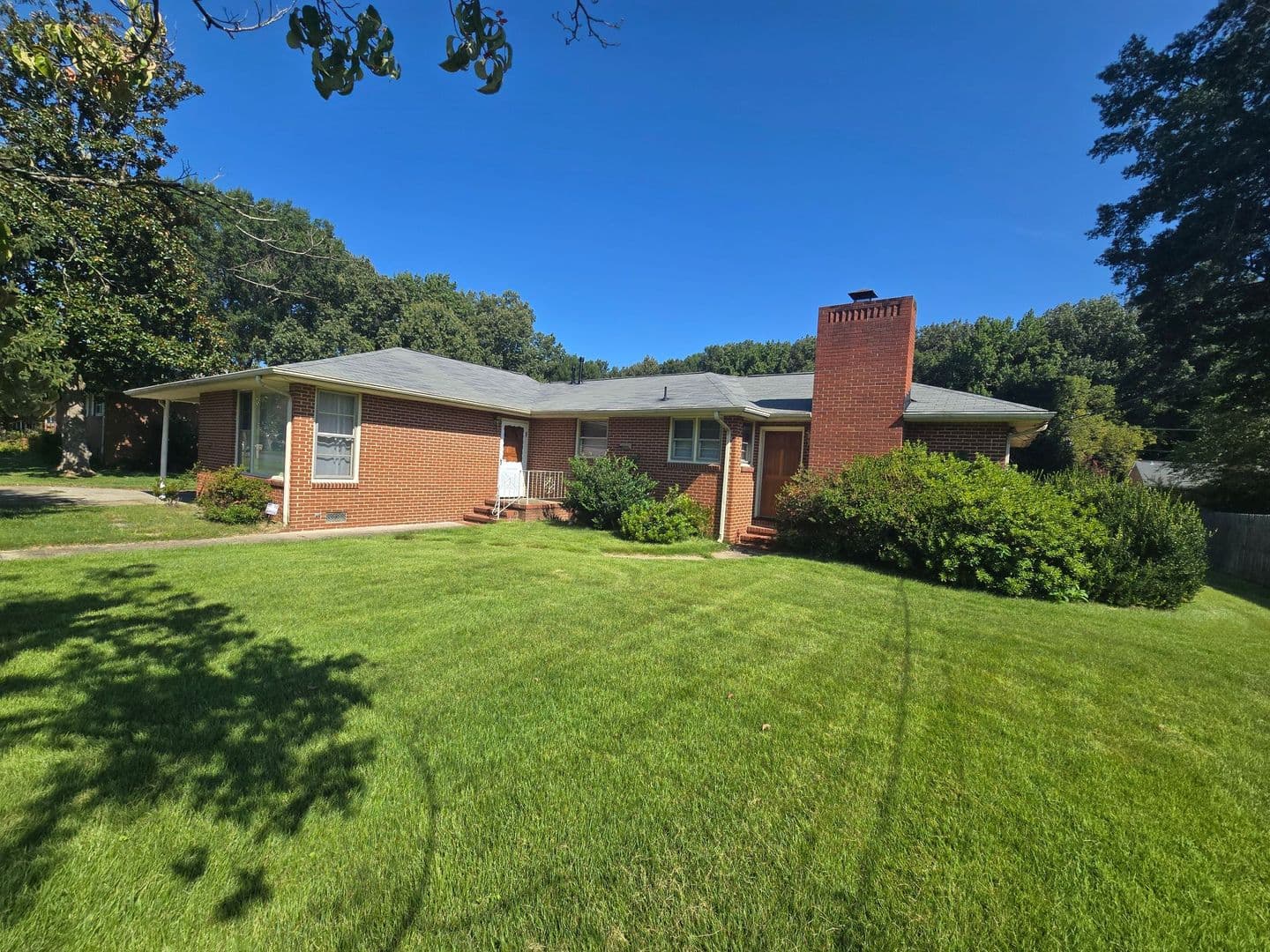 Colonial Heights House: 1210 Oakwood Dr.