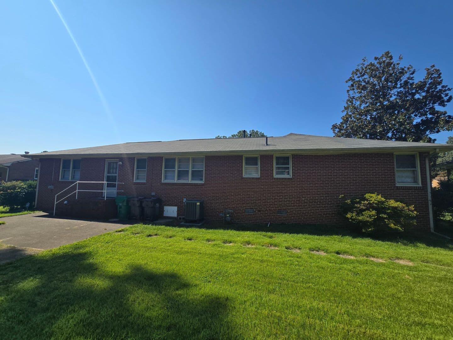 Colonial Heights House: 1210 Oakwood Dr.