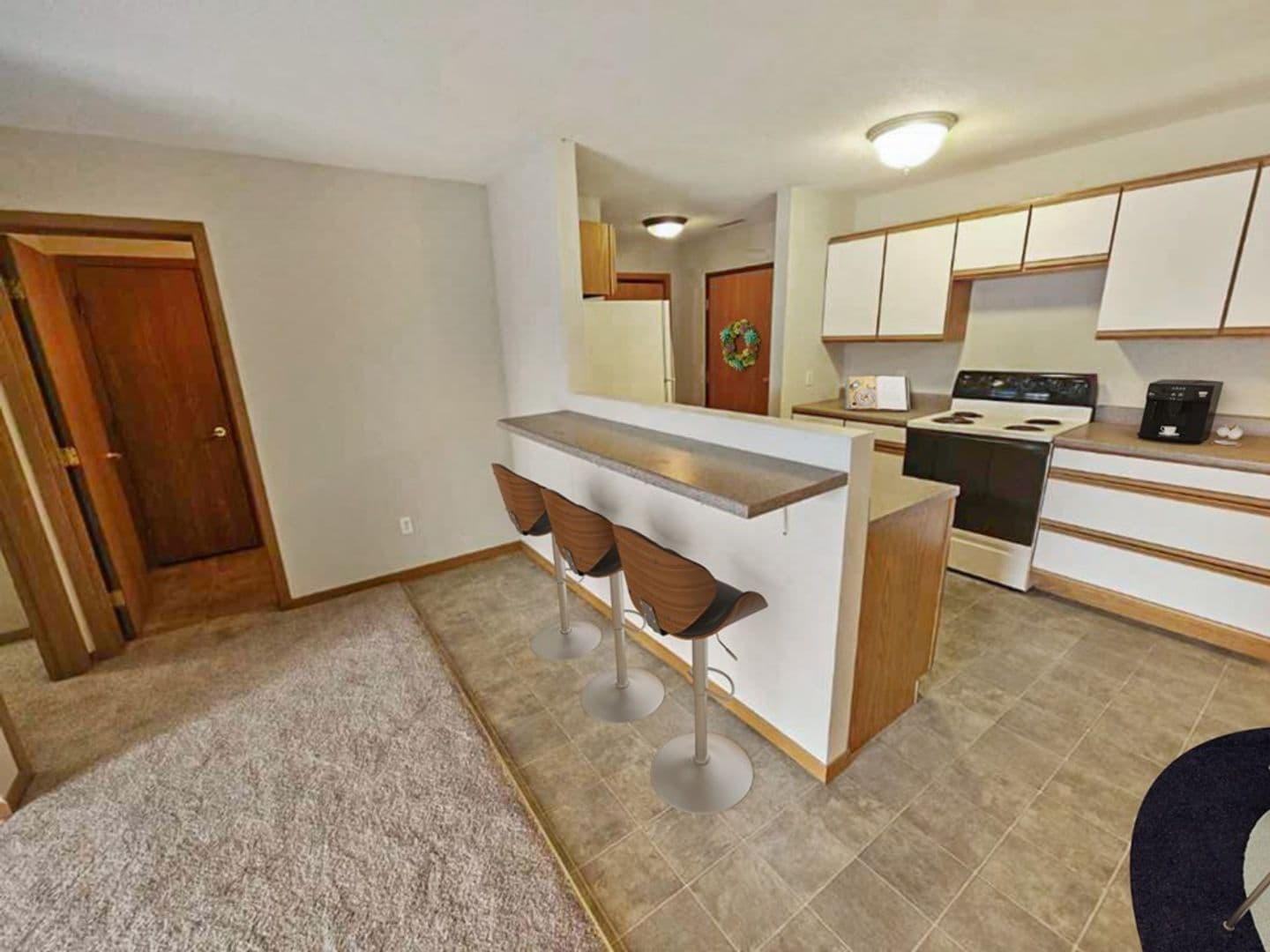 Tea Apartment: 340 N Main Ave #01