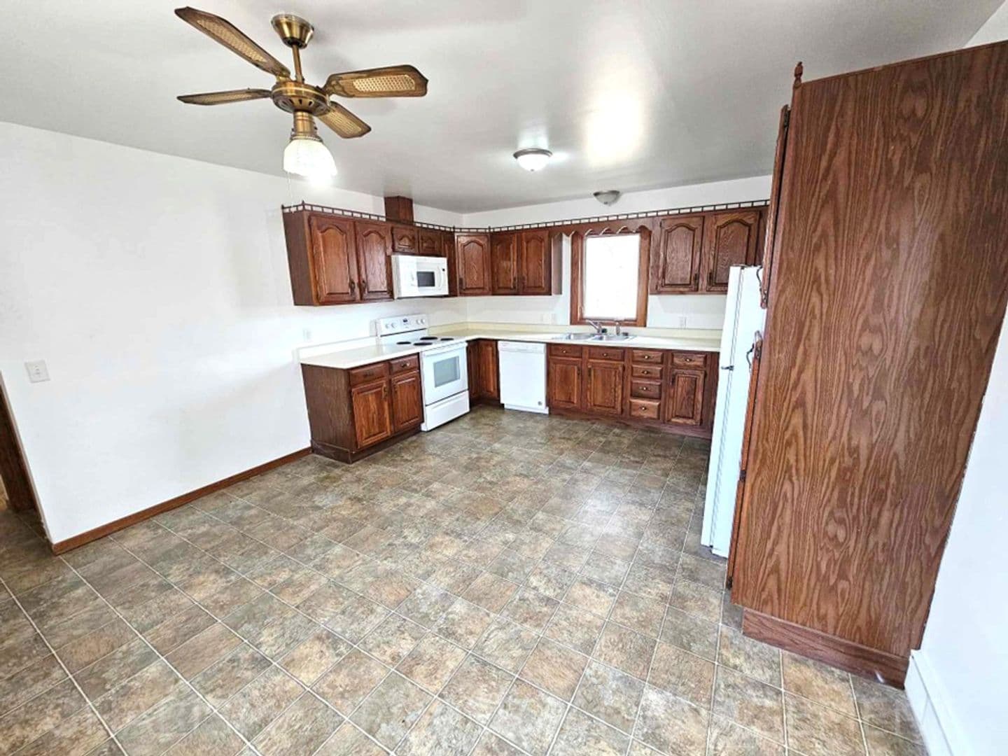 Garretson Apartment: 805 4th Street