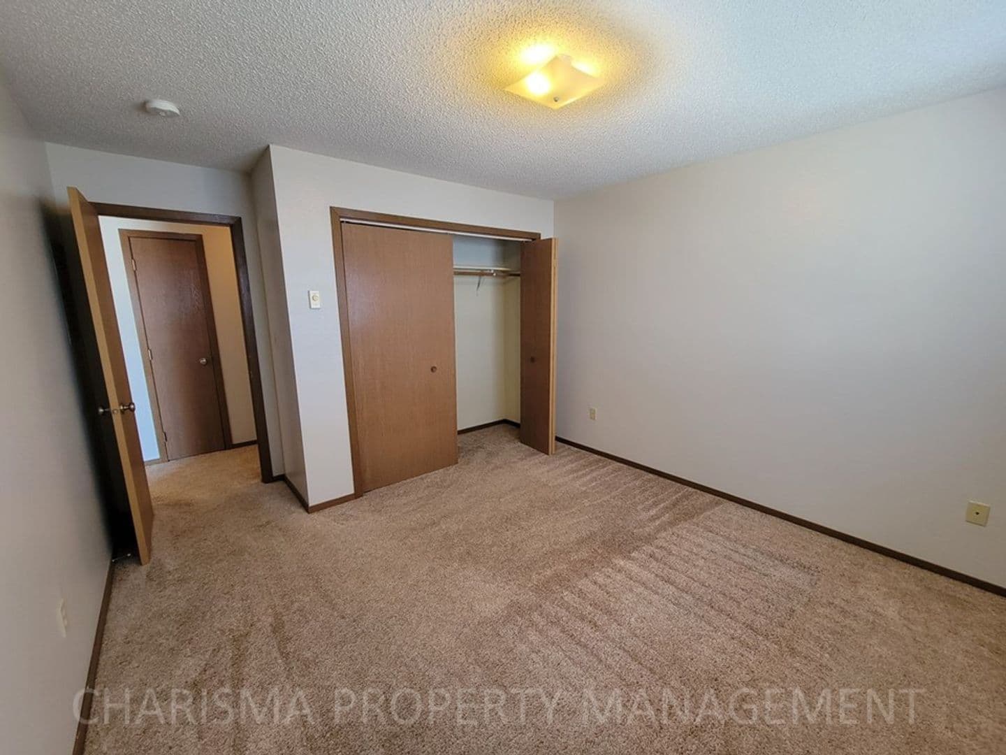 Brookings Apartment: 1016 Southland Lane