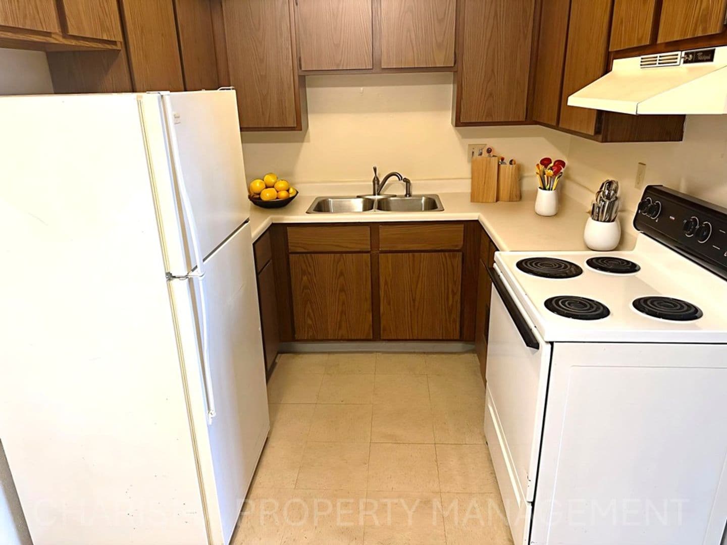 Garretson Apartment: 513 N Main Ave