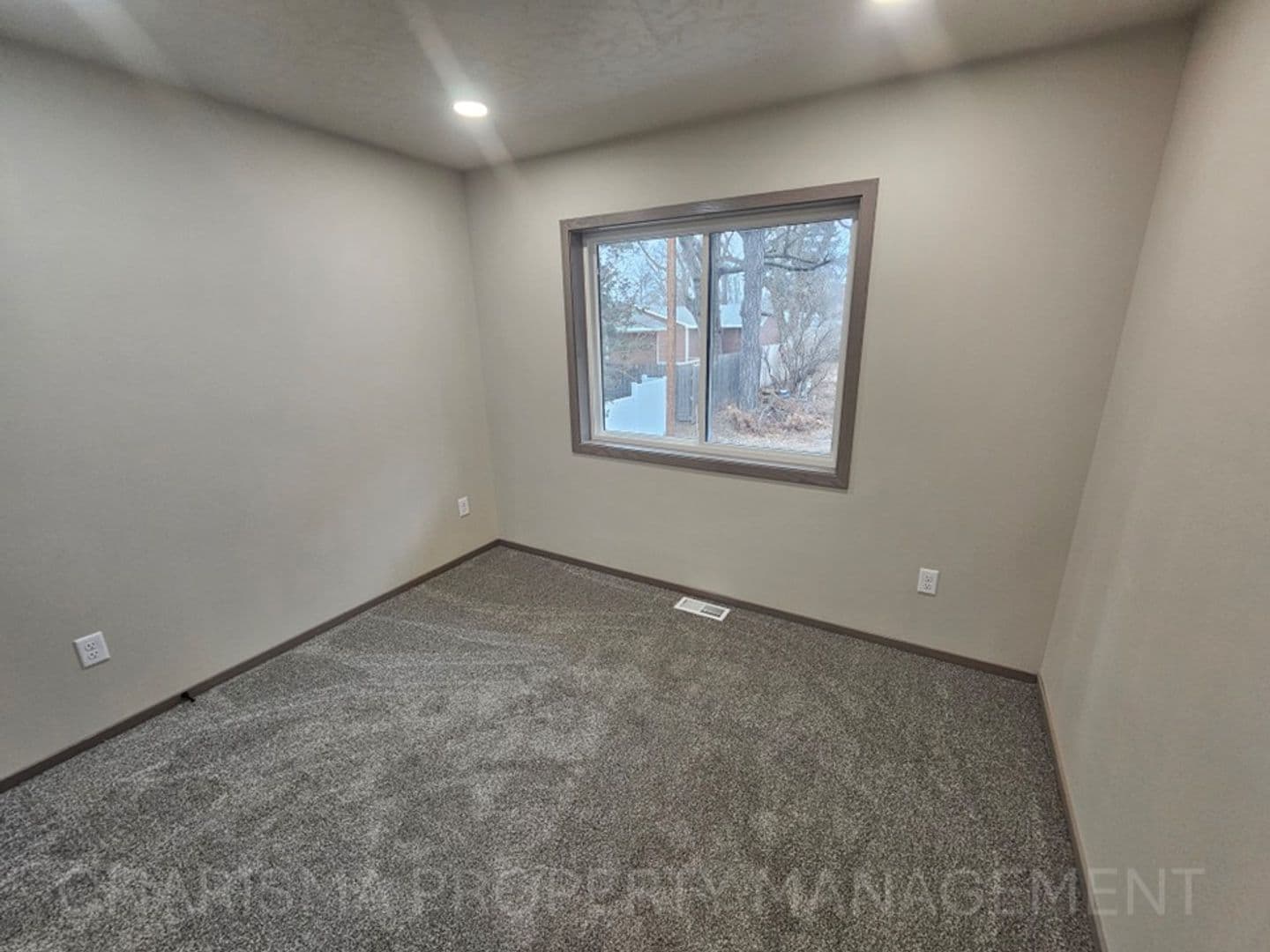 Dell Rapids Apartment: 712 E 6th St