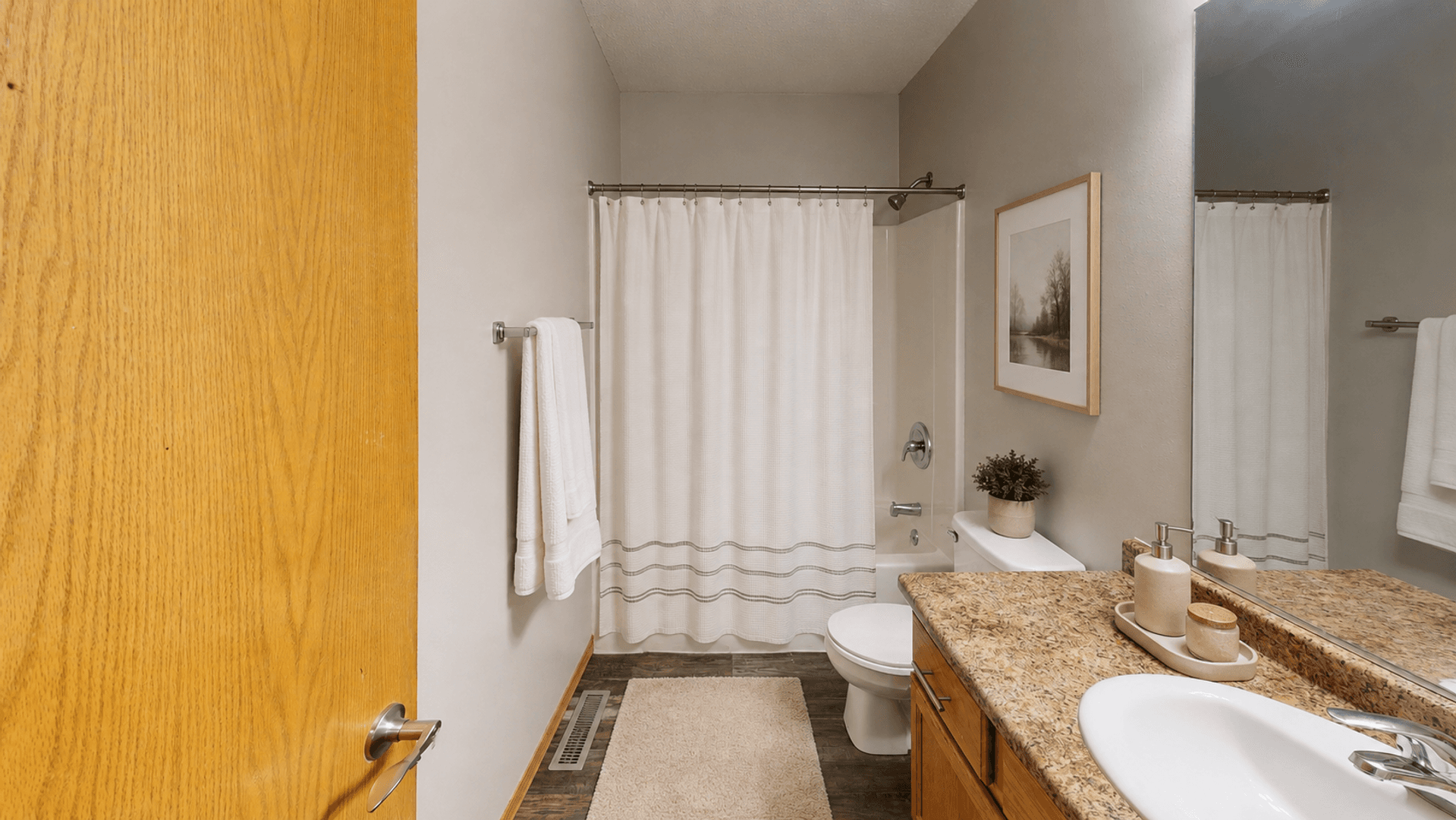 Sioux Falls Apartment: 620/626 N Sycamore Ave