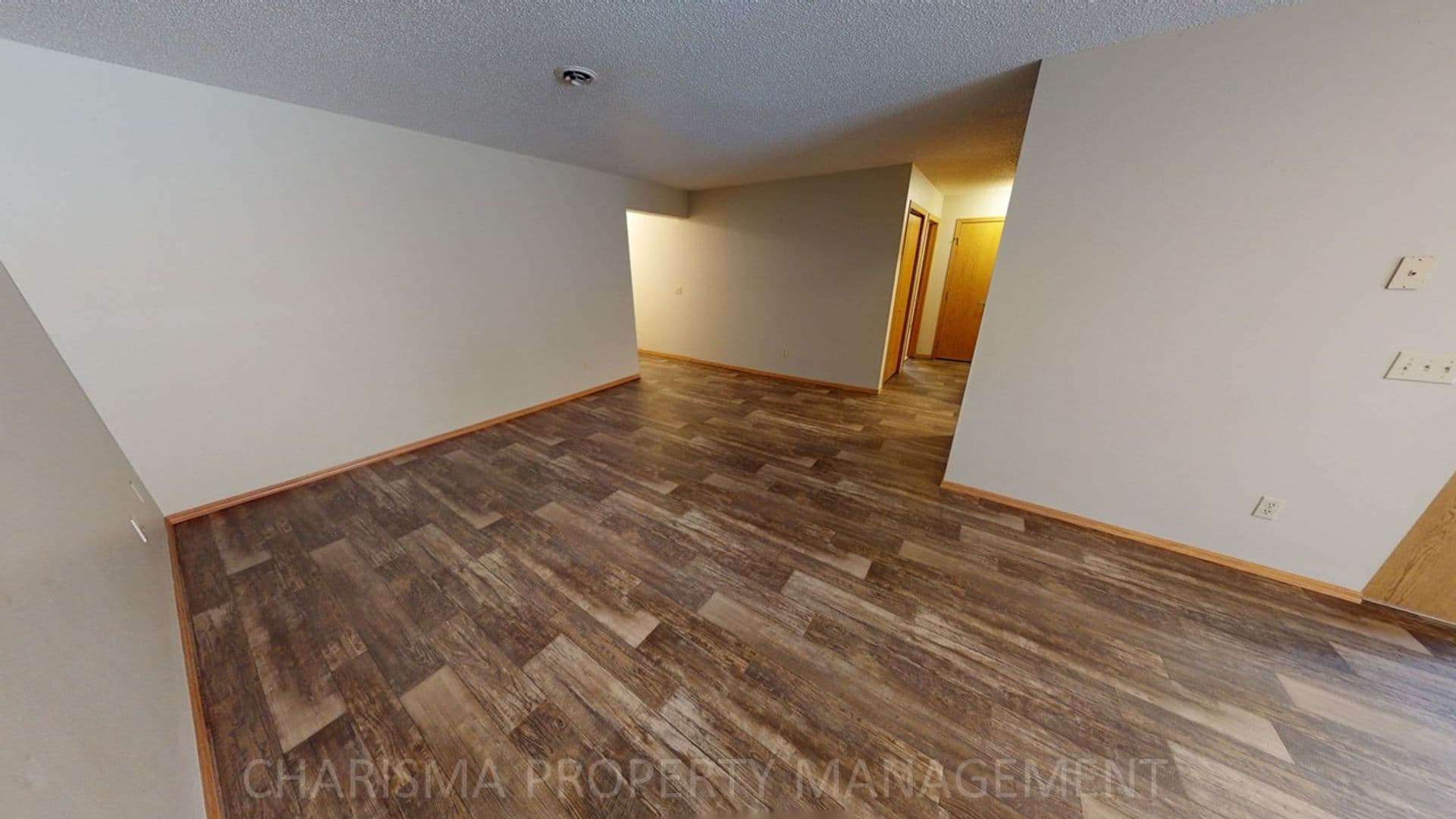 Sioux Falls Apartment: 620/626 N Sycamore Ave