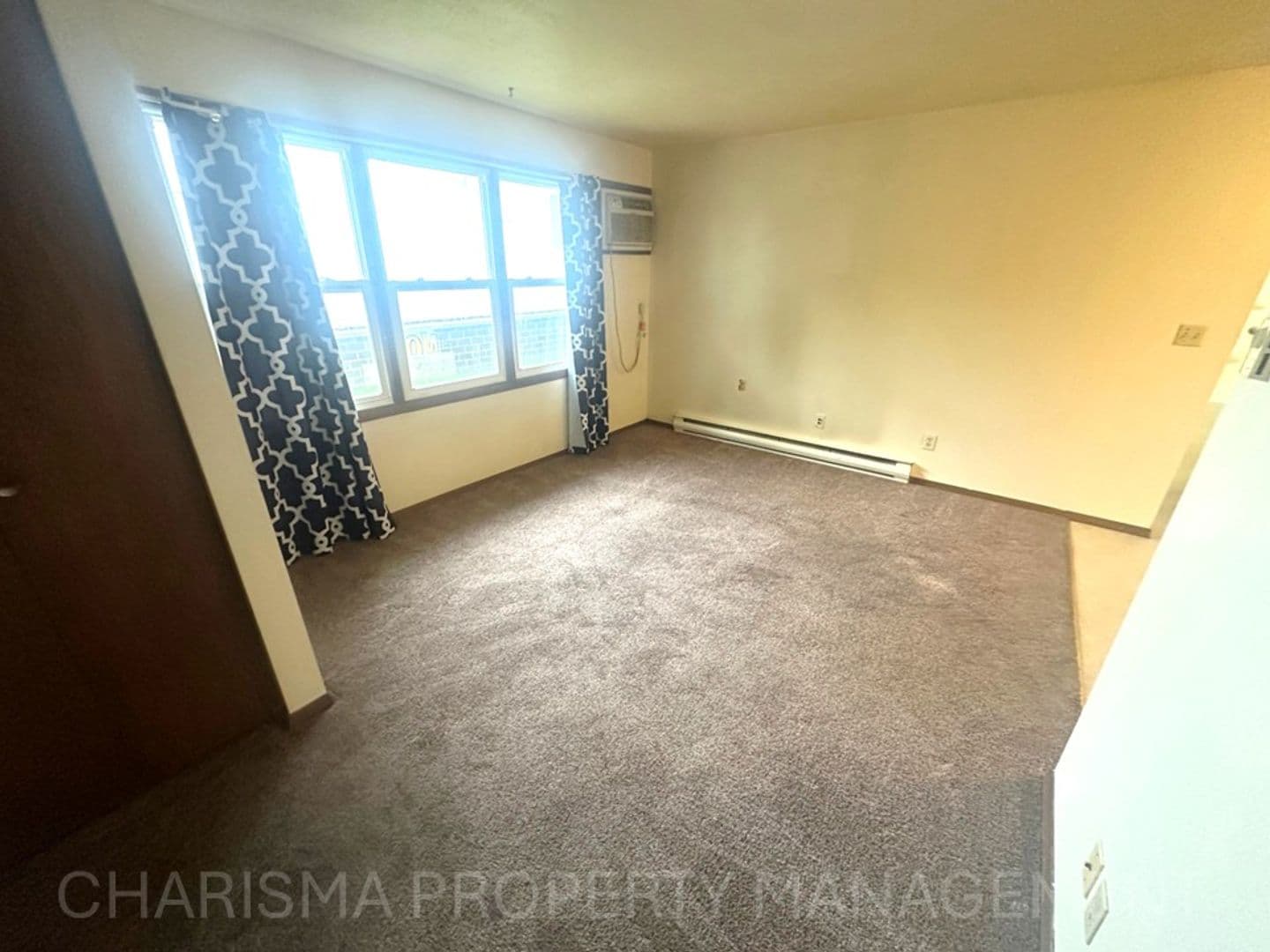 Garretson Apartment: 513 N Main Ave
