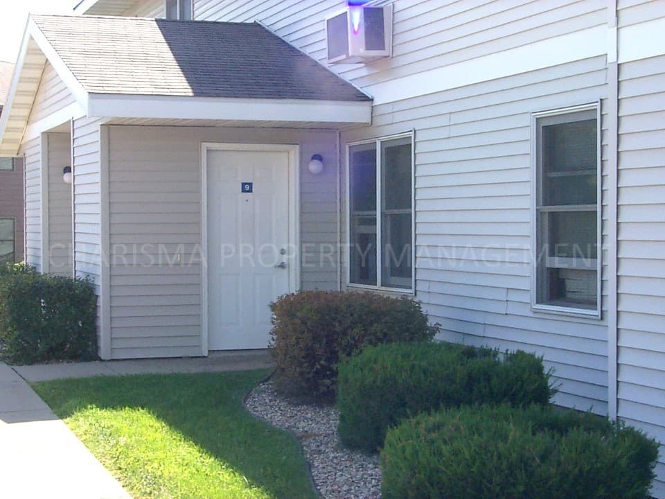 Sioux Falls Apartment: 3500, 3506 and 3510 S Sertoma Ave