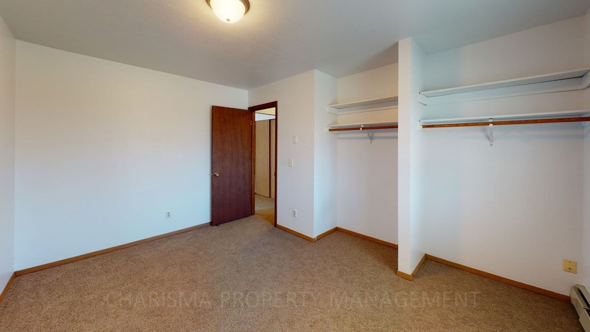Pipestone Apartment: 920 2nd St. NW