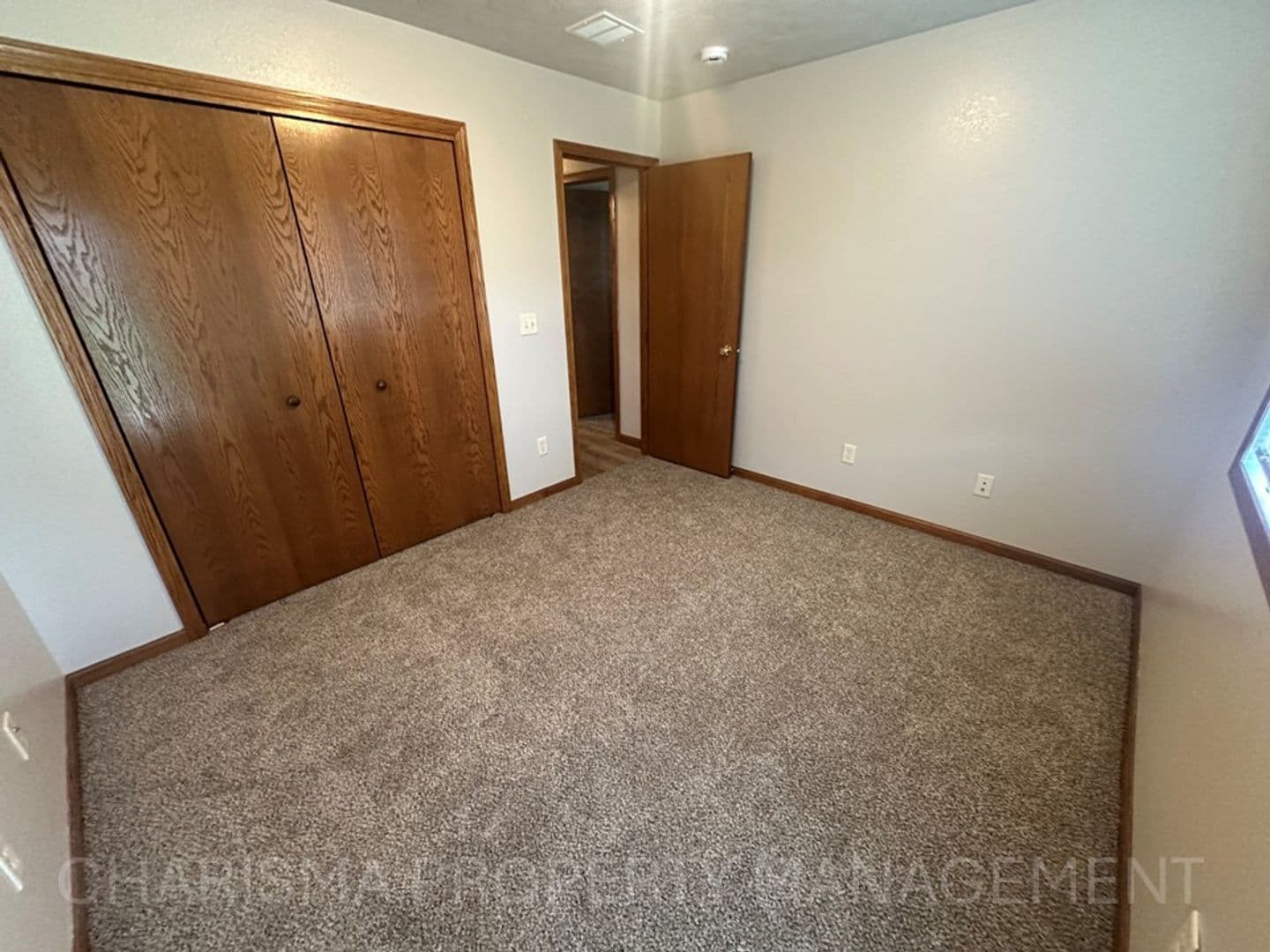 Brandon Apartment: 401 9th Ave N