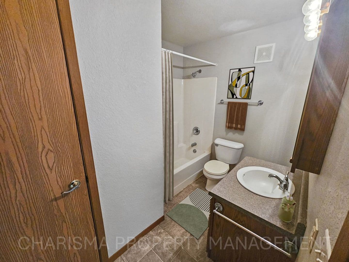 Tea Apartment: 340 N Main Ave #01