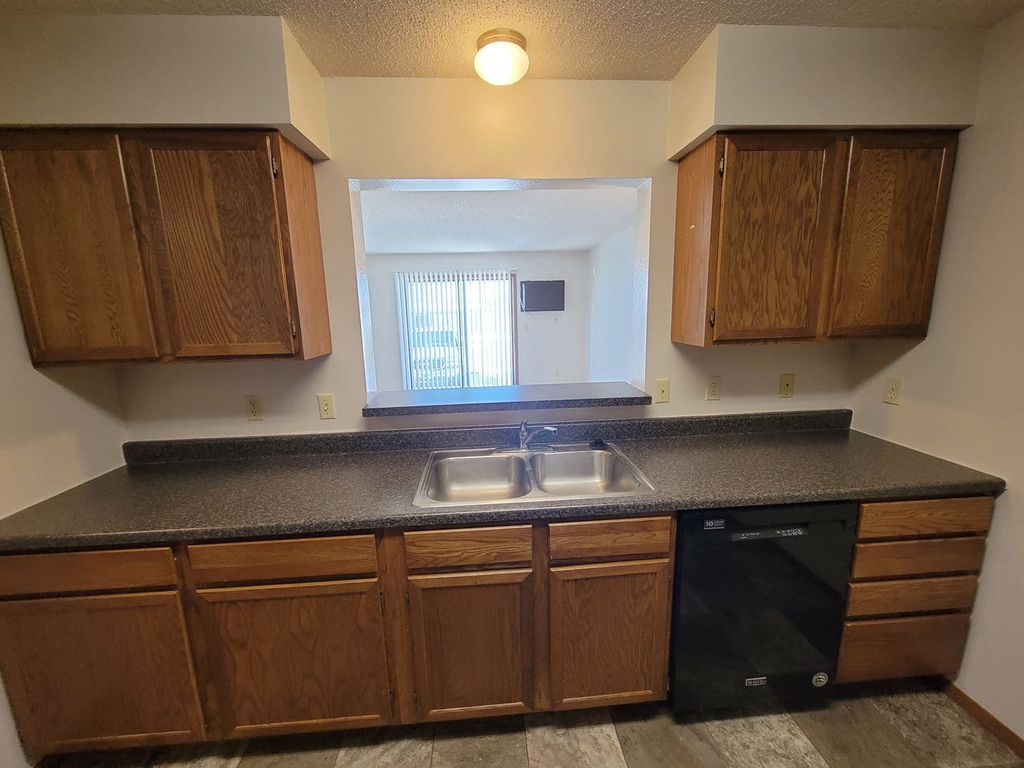 Brookings Apartment: 1016 Southland Lane