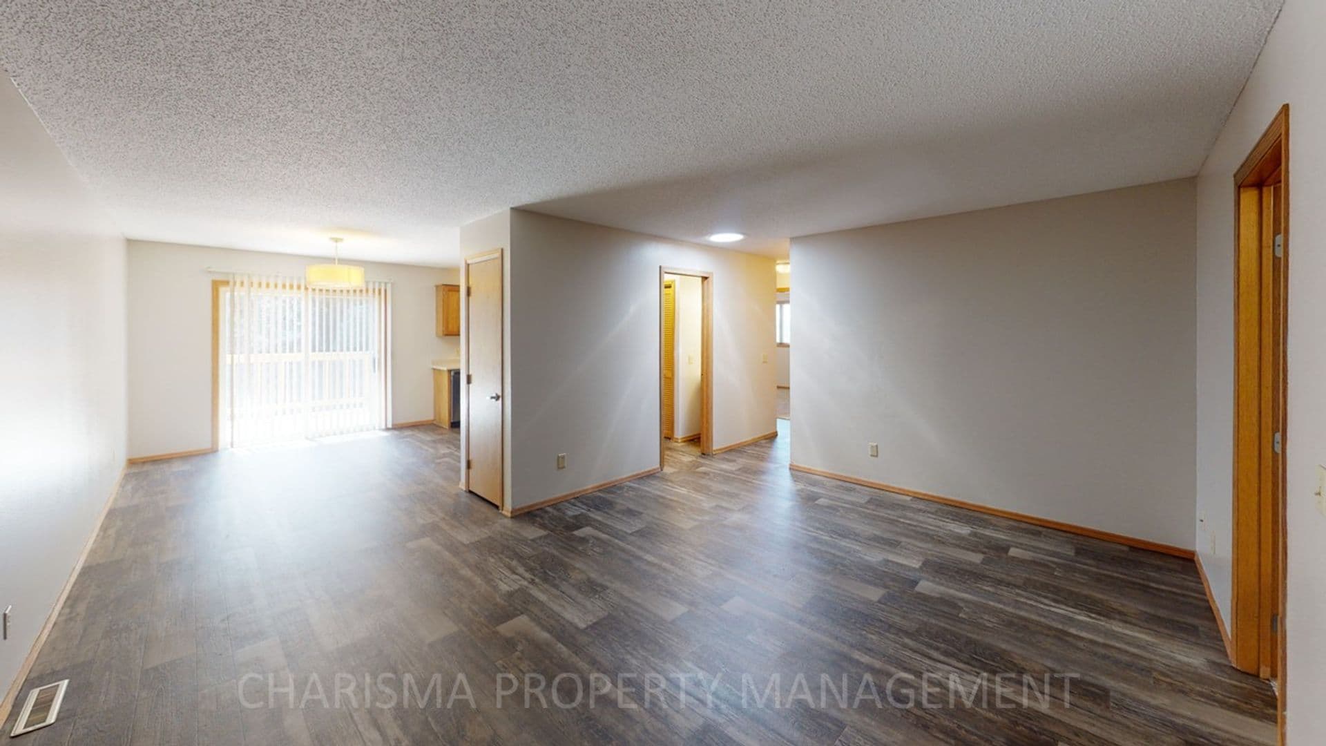 Sioux Falls Apartment: 620/626 N Sycamore Ave