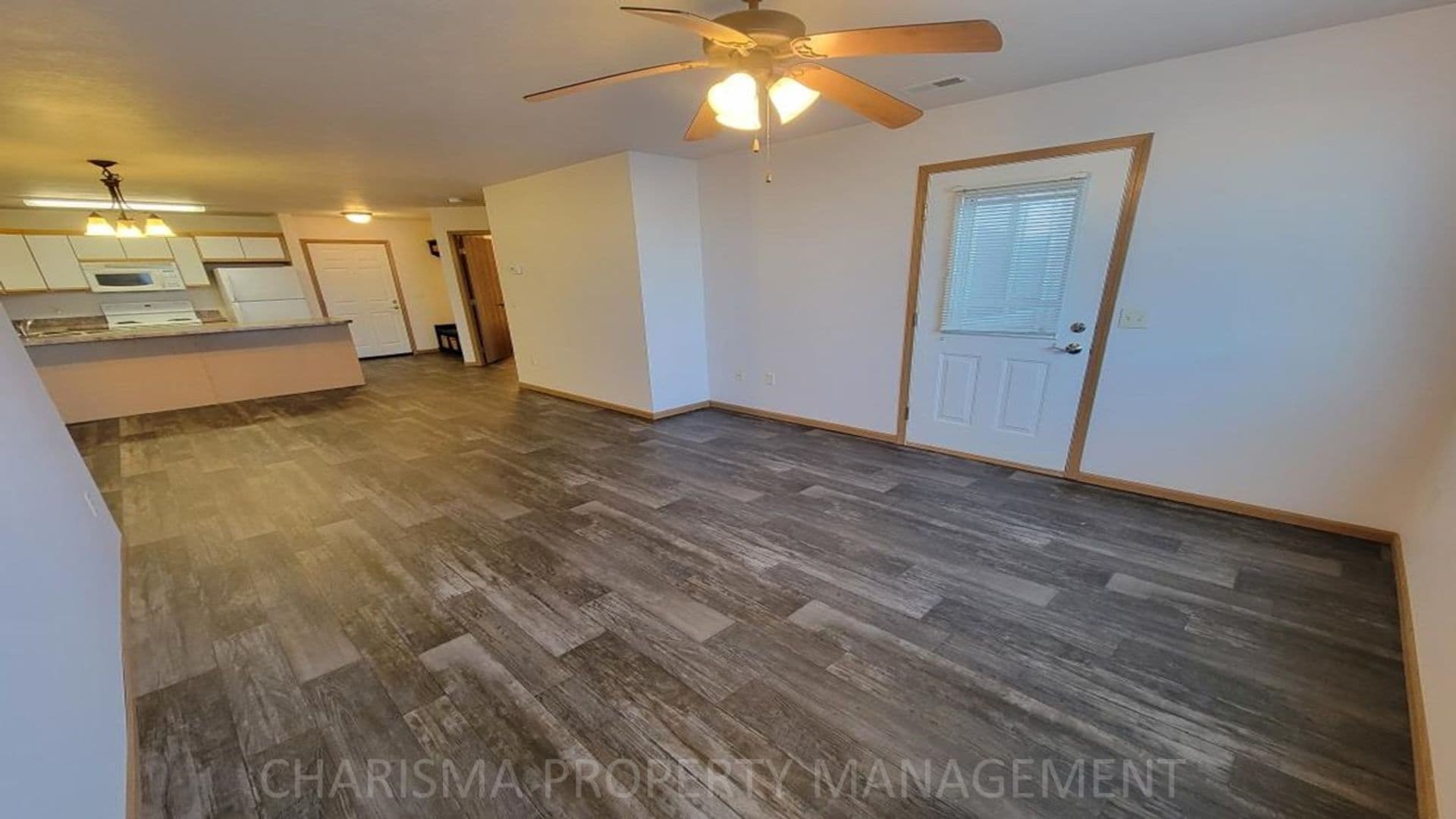 Hartford Apartment: 906 N Western Ave  and 911 N Oaks Ave