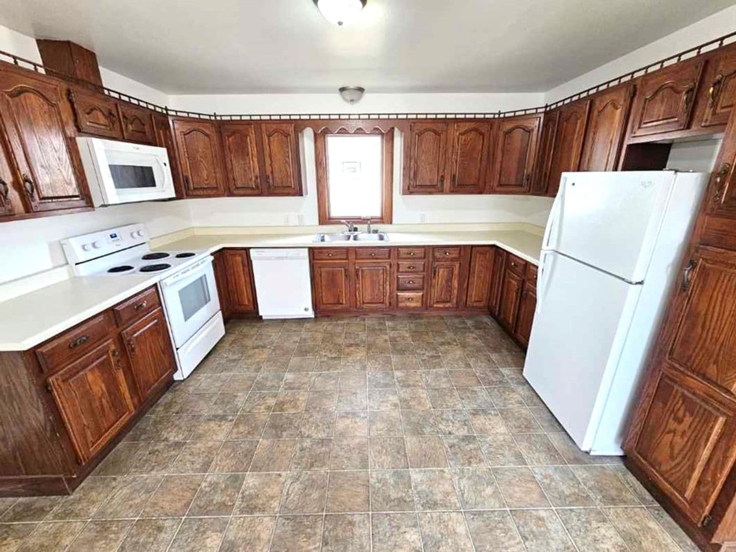 Garretson Apartment: 805 4th Street