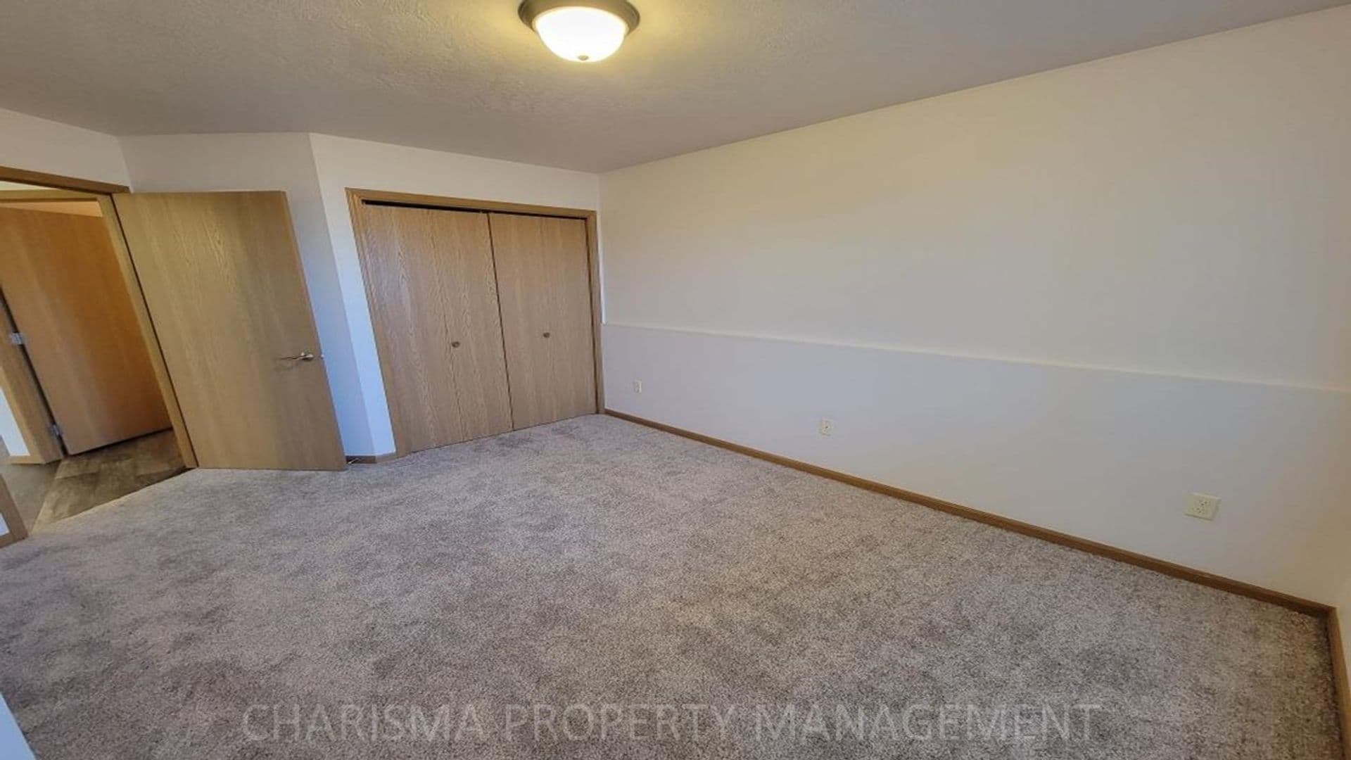 Hartford Apartment: 906 N Western Ave  and 911 N Oaks Ave