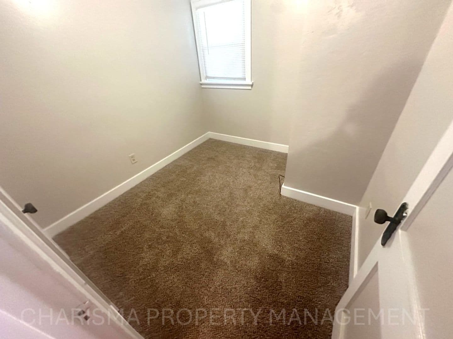 Sioux Falls Apartment: 1227 E 8th Street