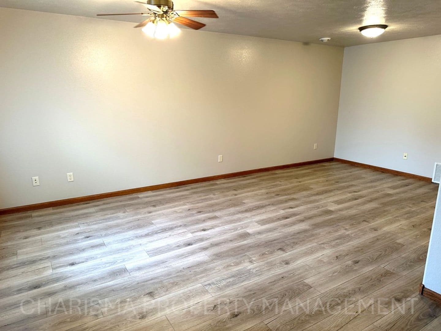 Brandon Apartment: 401 9th Ave N