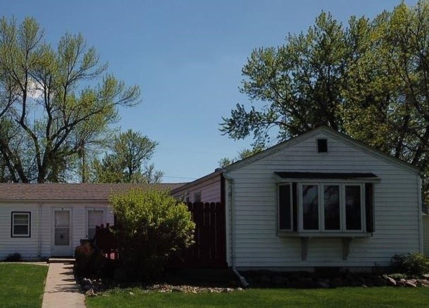 Garretson Apartment: 805 4th Street