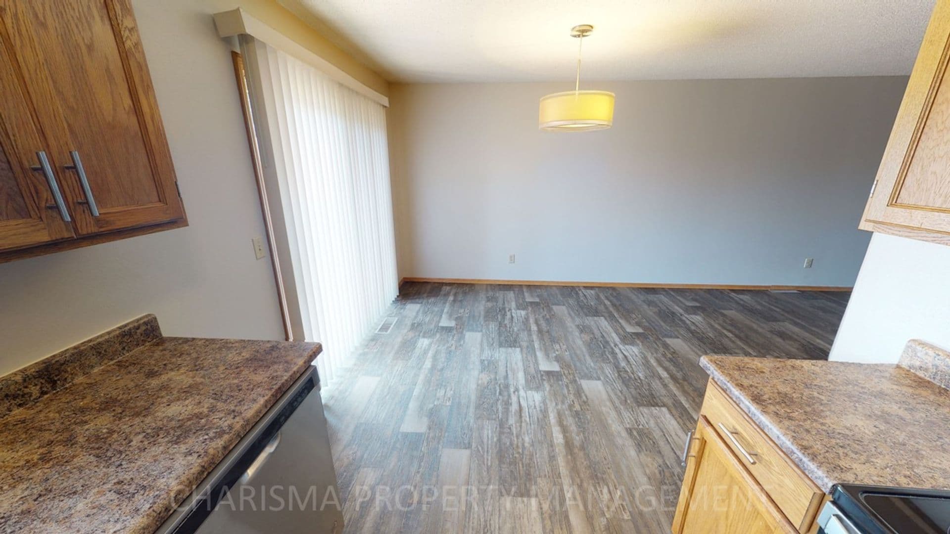 Sioux Falls Apartment: 620/626 N Sycamore Ave