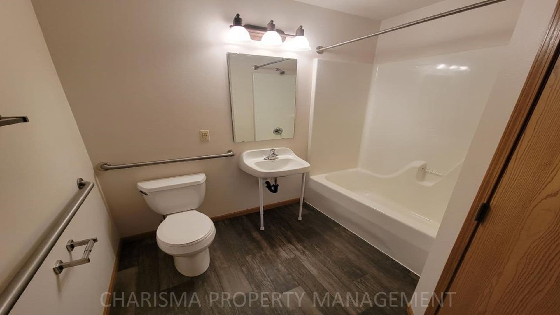 Hartford Apartment: 906 N Western Ave  and 911 N Oaks Ave