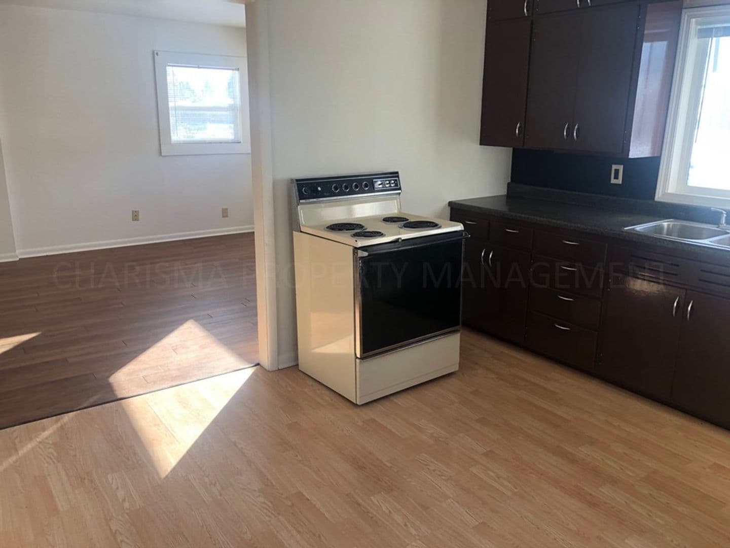 Sioux Falls Apartment: 1104, 1106, 1108 and 1110 S Bahnson Ave