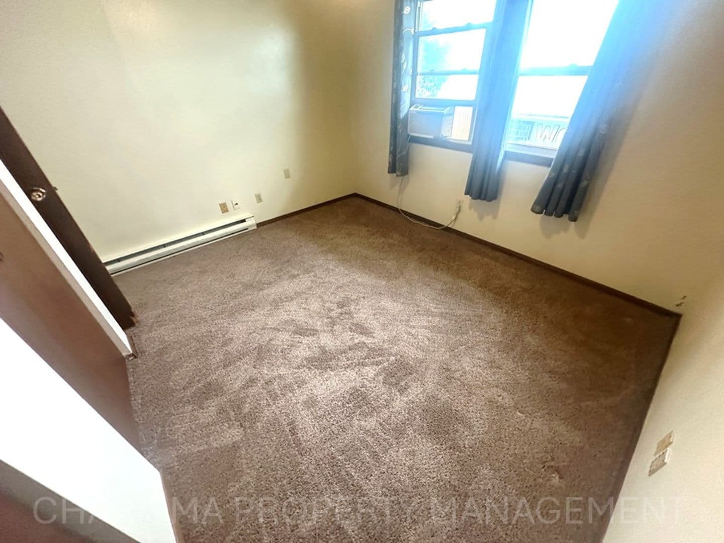 Garretson Apartment: 513 N Main Ave
