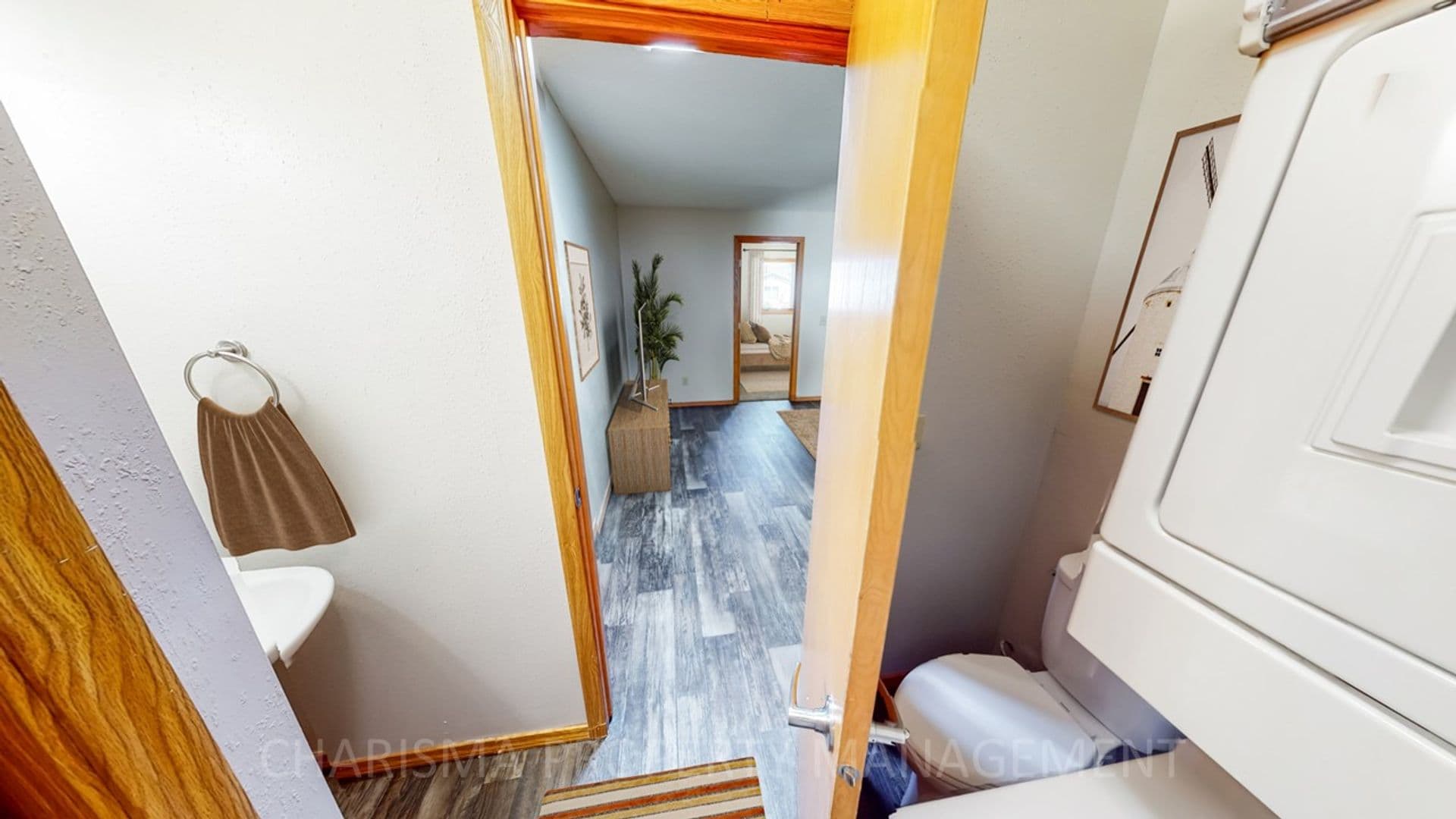 Sioux Falls Apartment: 620/626 N Sycamore Ave