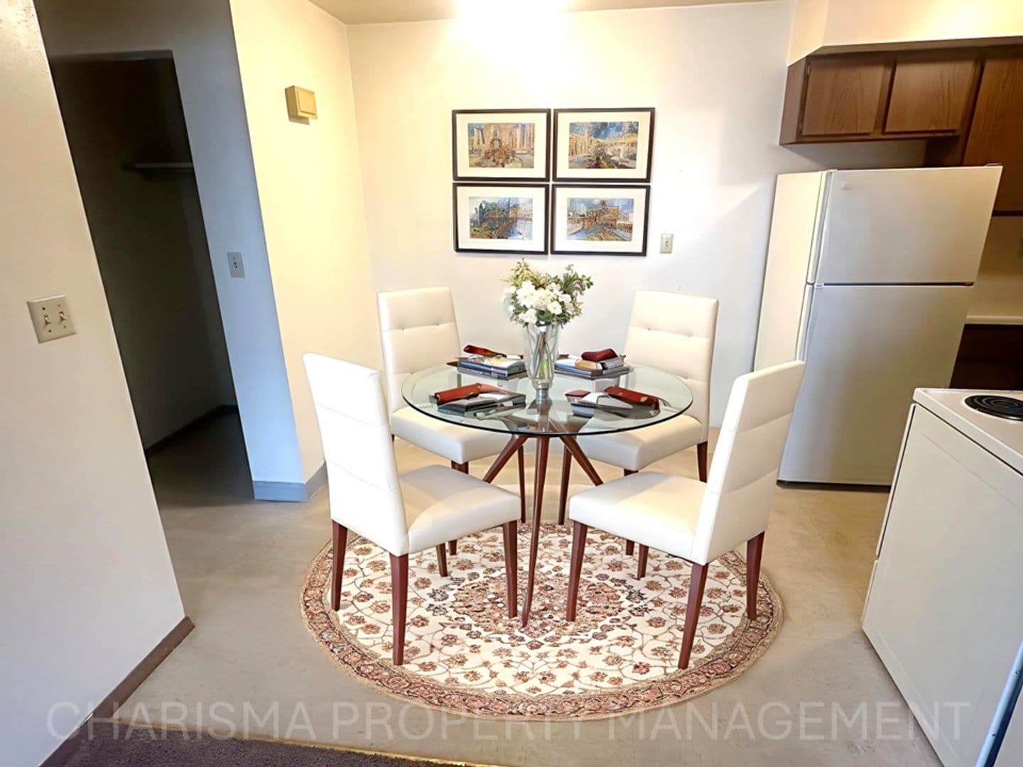 Garretson Apartment: 513 N Main Ave